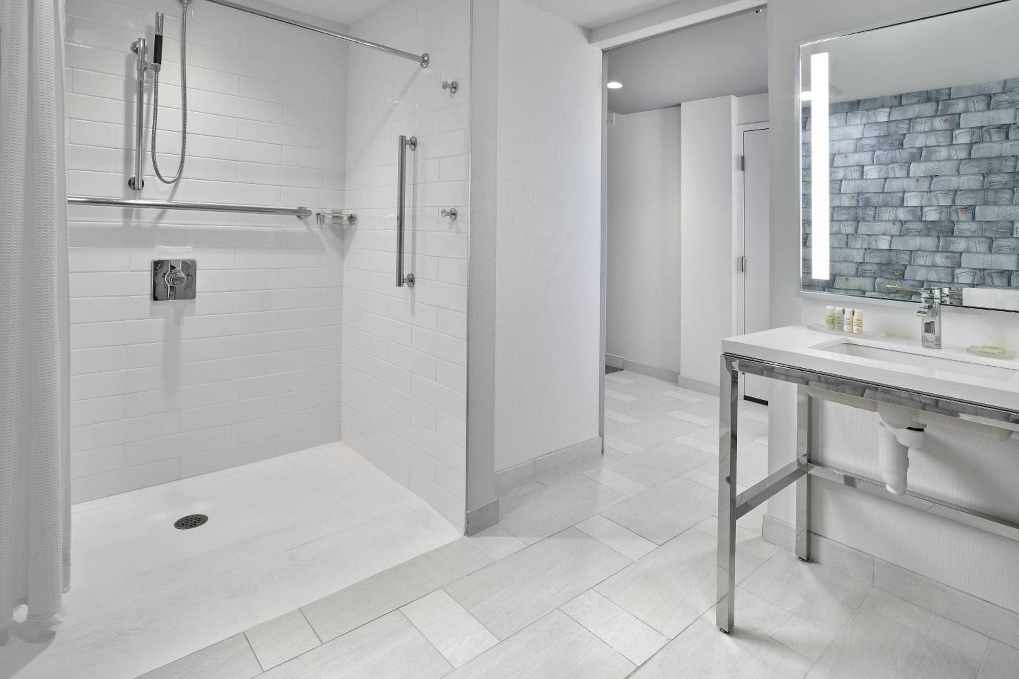 Guest room, 2 Queen,1632273094:JPEG