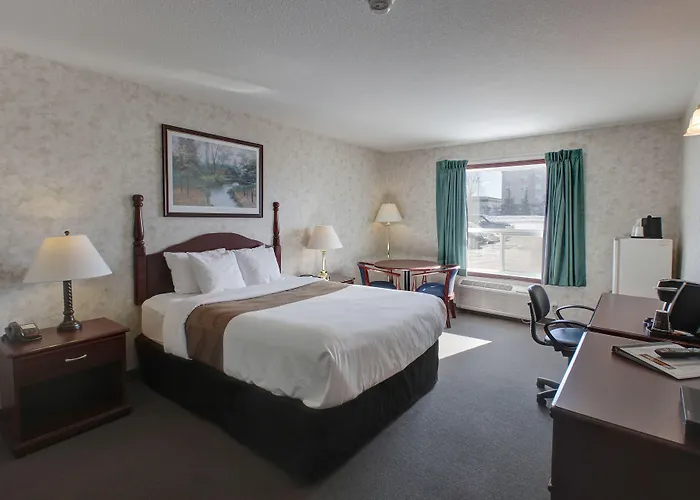 Ramada By Wyndham Nisku Edmonton AirportAirport Hotel