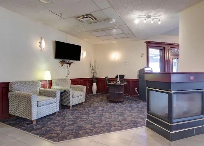 Ramada By Wyndham Nisku Edmonton AirportAirport Hotel
